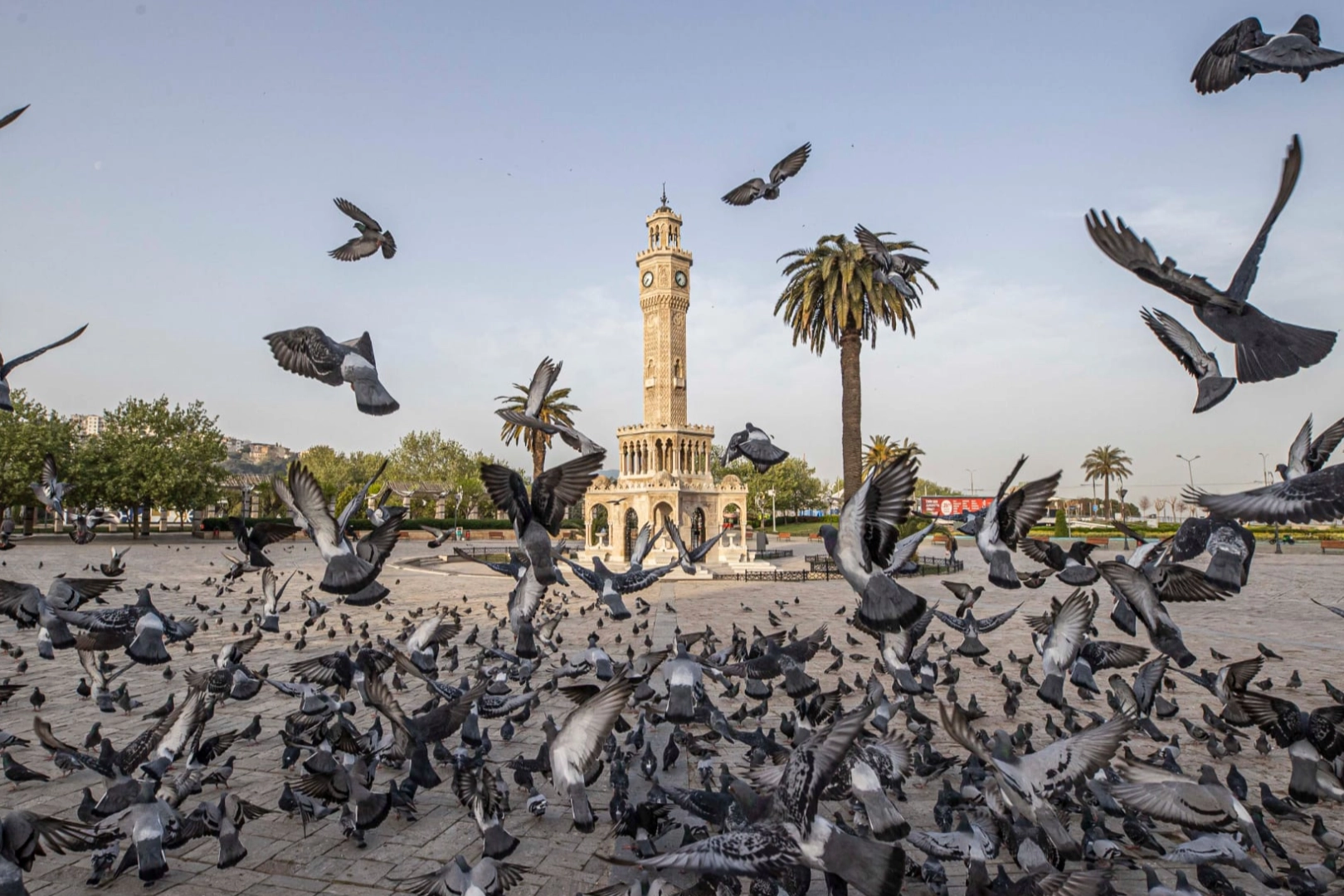 İzmir Saat Kulesi 125 yıldır zamana tanıklık ediyor