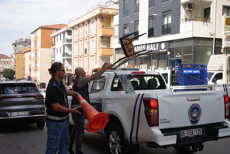 Maltepe Fındıklı’de kaldırımlar temizlendi, yayalar rahatladı