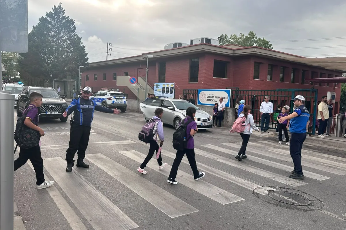 Kocaeli'de ilk ders zili, zabıta önlemleriyle