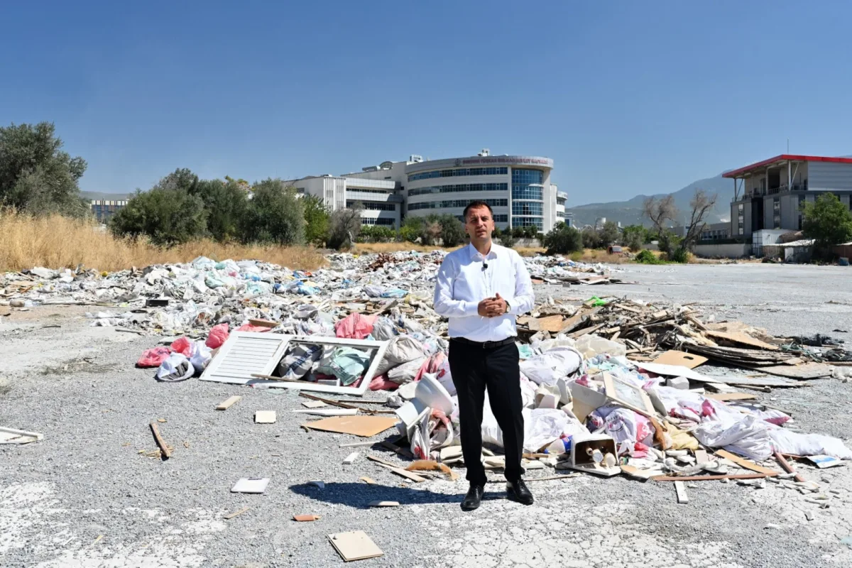 Bornova'da kaçak moloze kamerayla savaş