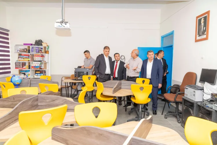 İzmir'de Kızıloba İlkokulu yenilendi çocuklar bayram etti