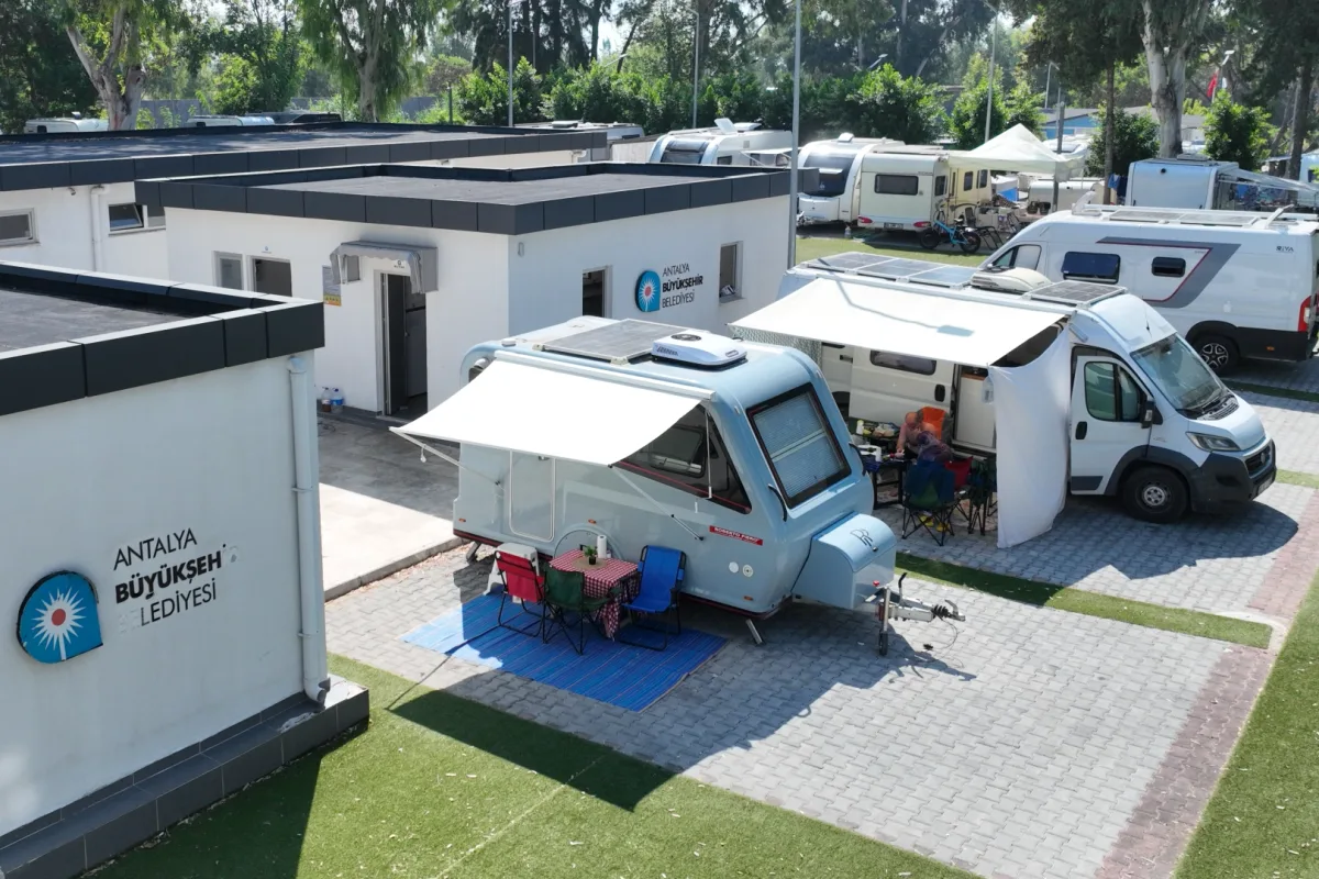Antalya Konyaaltı Karavan Parkı Yaz Tatilcileriyle Doldu