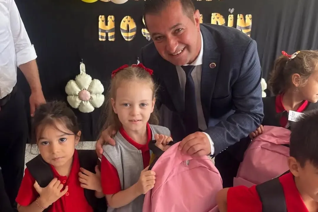 Yenimuhacir Belediyesi, 1. sınıflara çanta ve kırtasiye hediyesi