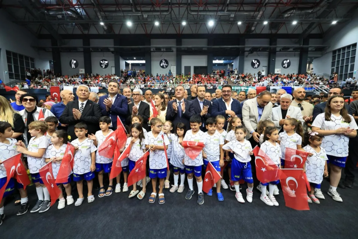 İBB Fatih Spor Kompleksi yenilendi, hizmete açıldı