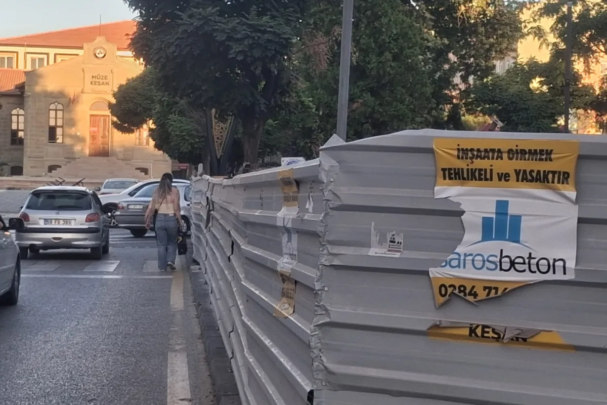 Keşan'da kaldırım işgalleri, yürüyenler tehlike altında