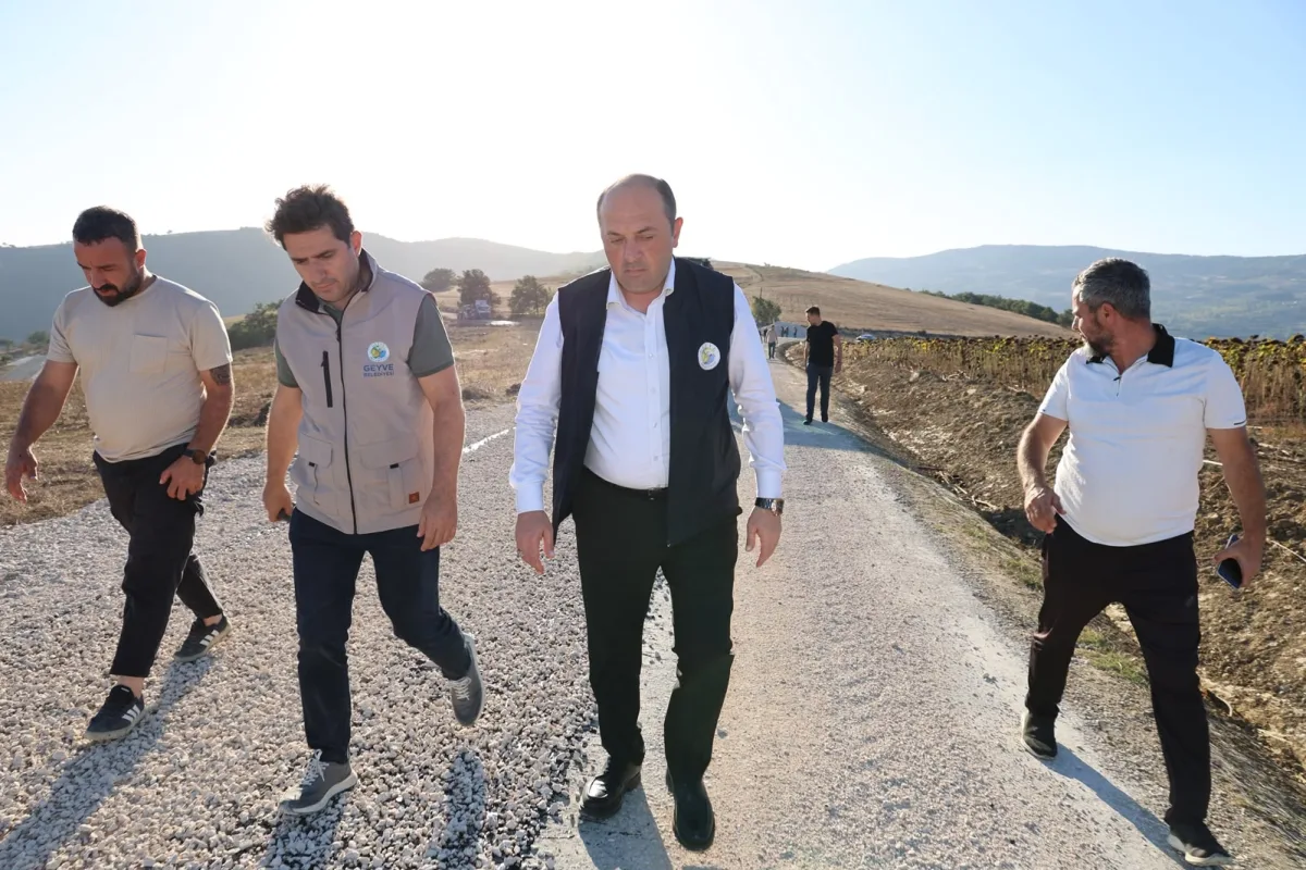 Geyve'de soğuk asfalt çalışmaları başladı