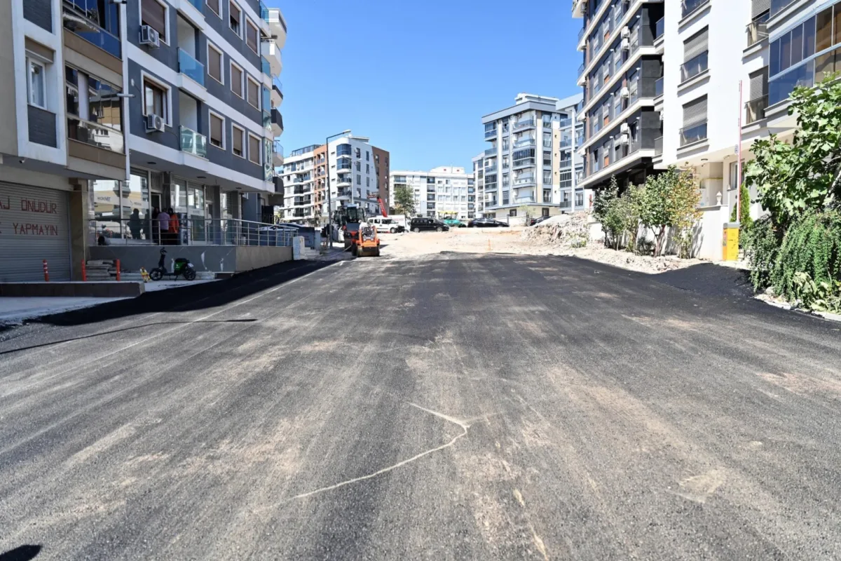 Bornova'da 290 sokak yenilendi: 15 caddede asfalt bitti