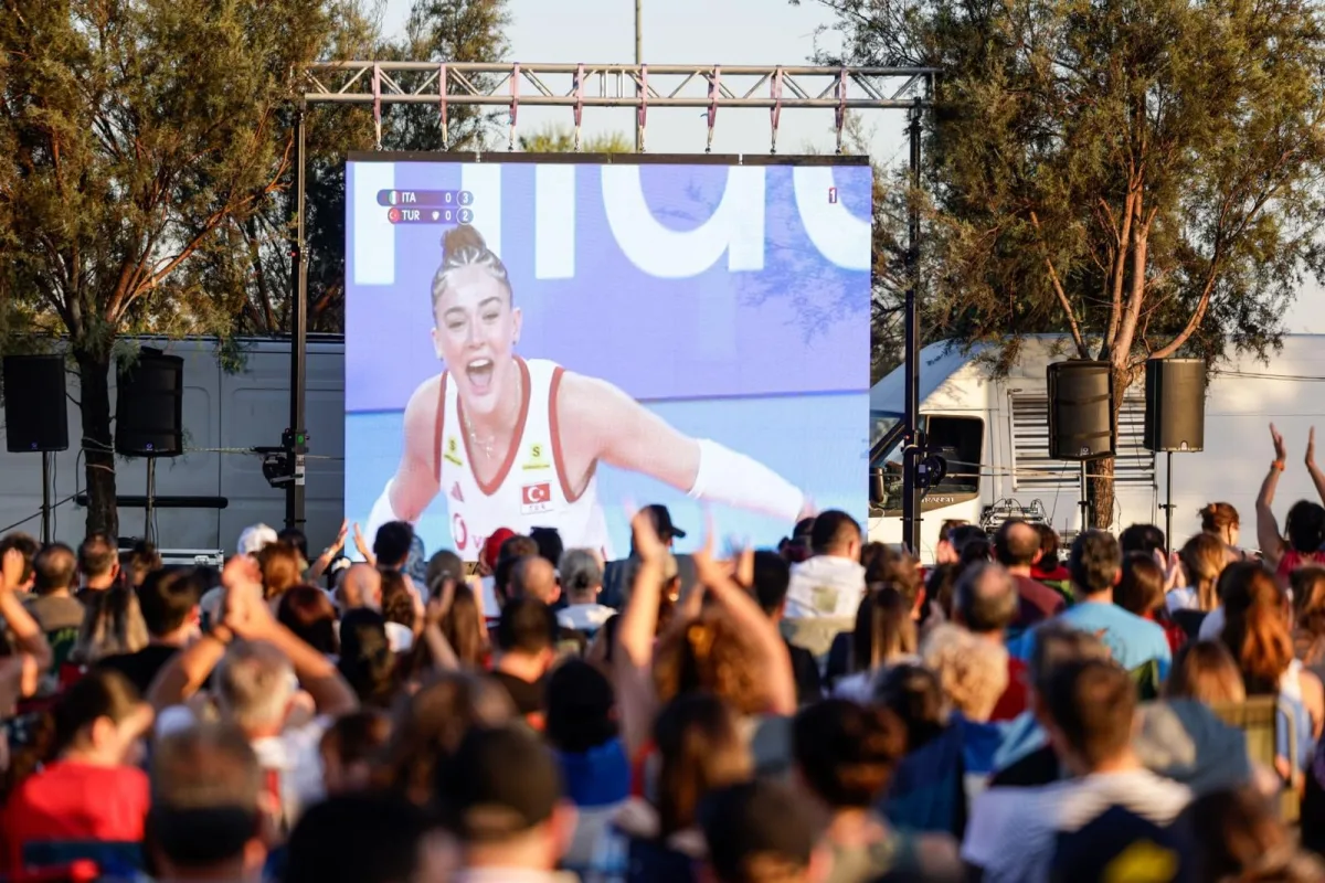 Filenin Sultanları'nın şampiyonluğu İzmir'i sardı