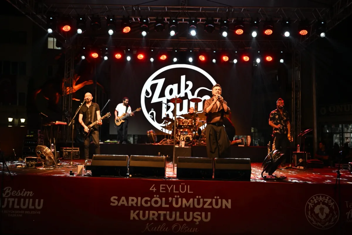 Sarıgöl'de Kurtuluş Yıldönümünde Zakkum Konseri