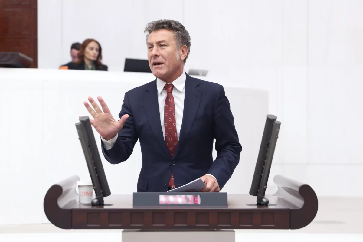 CHP'li Sarıbal, Berlin'de Die Linke'nin başarısını kutladı