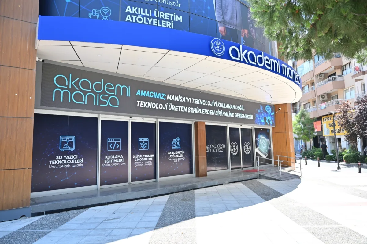Akademi Manisa’da Ücretsiz Robotik ve Oyun Eğitimi