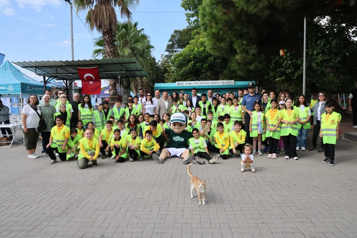Körfez sahilinde 1 ton atık toplandı, gönüllüler harekette
