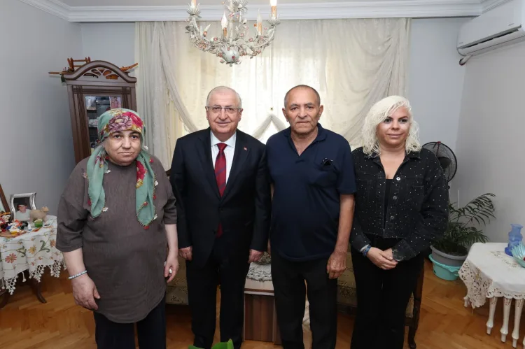 Bakan Güler, şehit Er Alaattin Buluç’un ailesini ziyaret etti