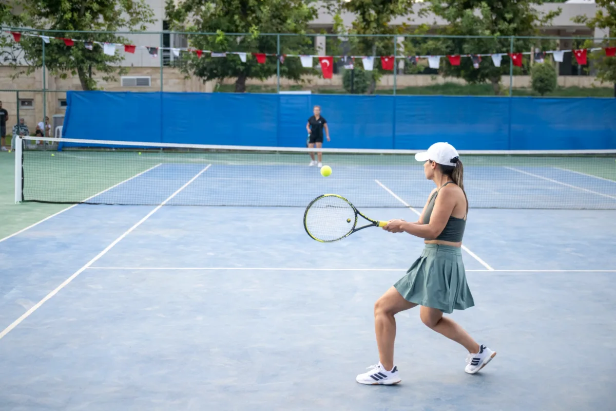 Zafer Bayramı tenis turnuvasında şampiyonlar belli oldu