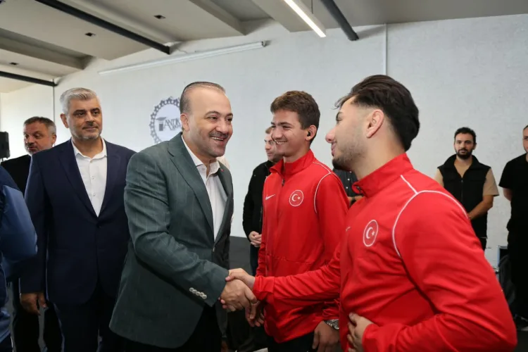 Kocaeli'de Başkan Büyükakın başarılı sporcularla buluştu