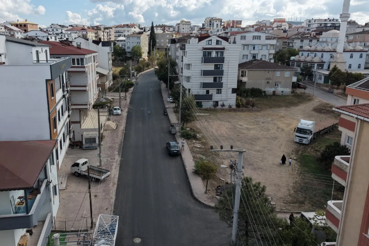 Çayırova'da Pir Sultan Abdal Caddesi üstyapı lavori bitti