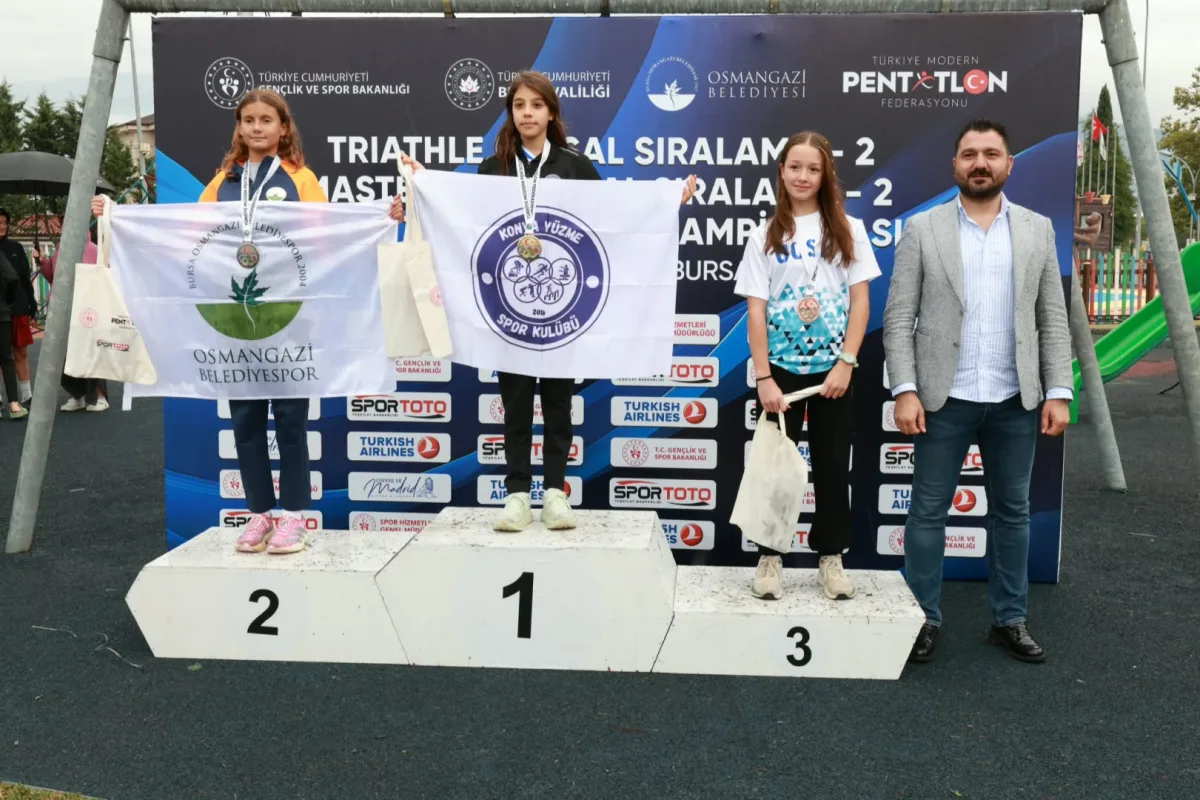 Osmangazili kardeşler Bursa’da aynı kürsüde ödüle yükseldi