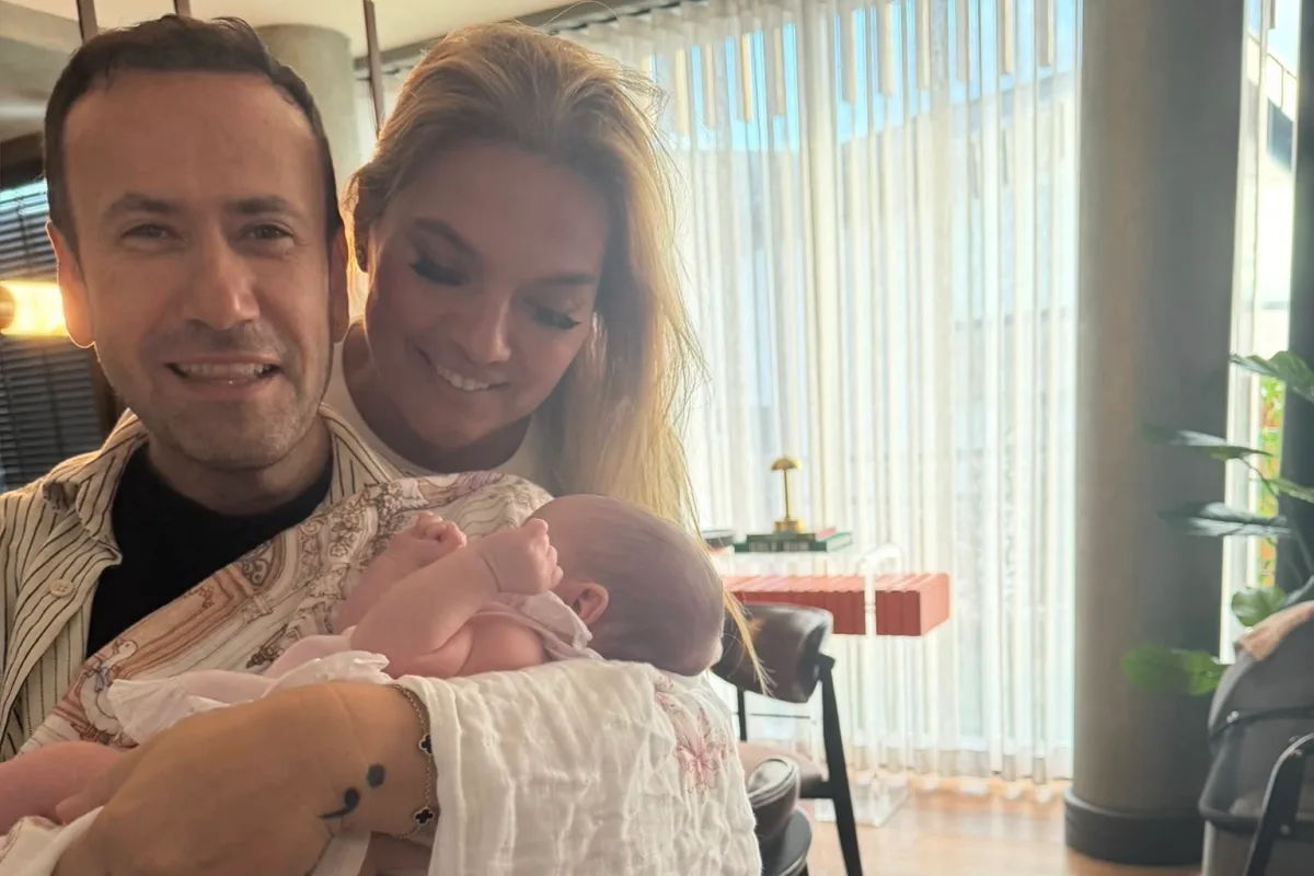 Demet Akalın, Berkay ve Özlem Ada’nın bebeğini ziyaret etti