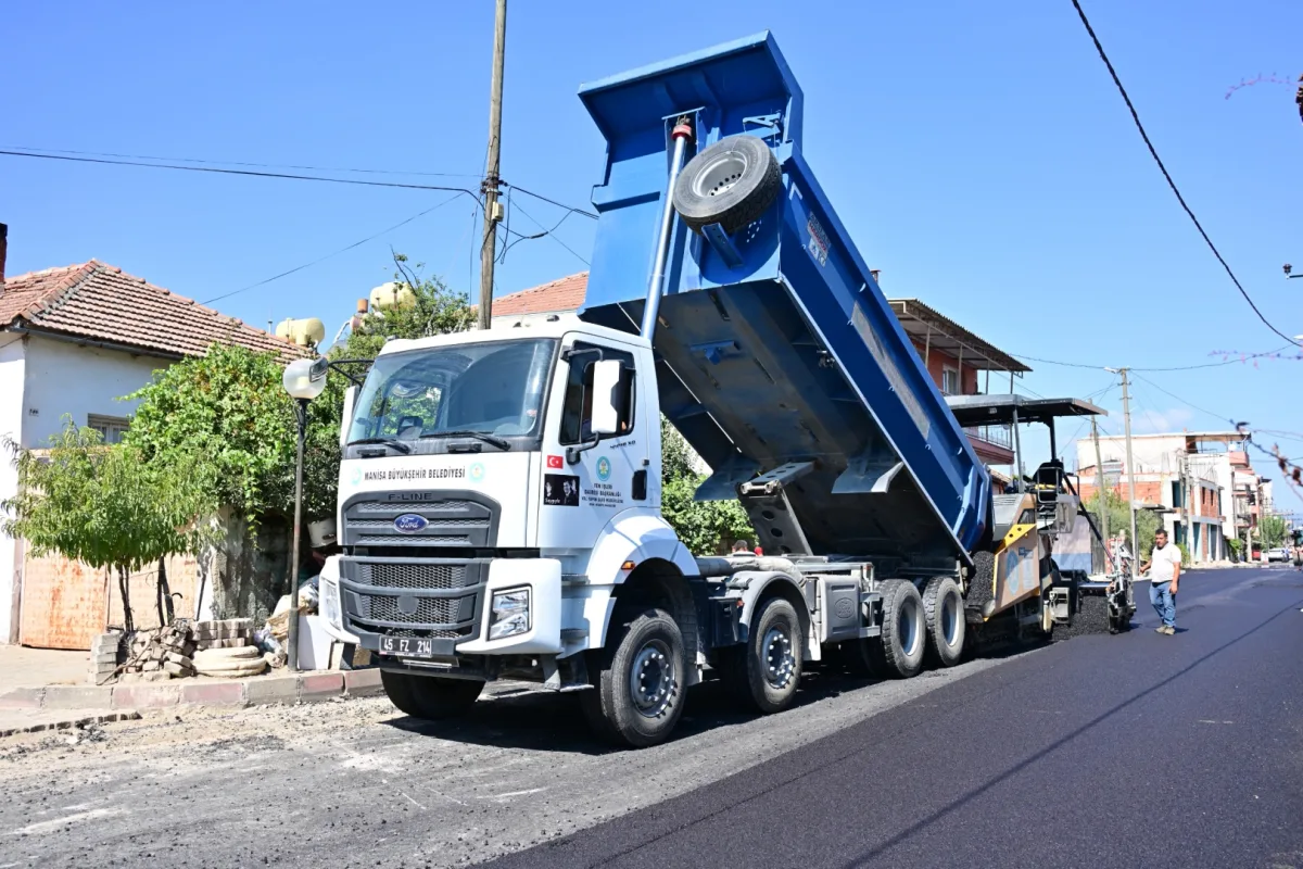 Ahmetli’de 2 km yol sıcak asfaltla kaplandı