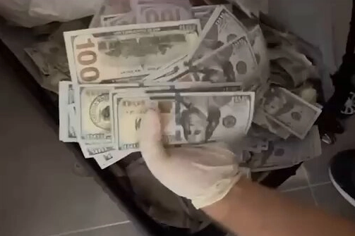 Esenyurt’ta sahte dolar operasyonu! 2 milyon 890 bin dolar ele geçirildi