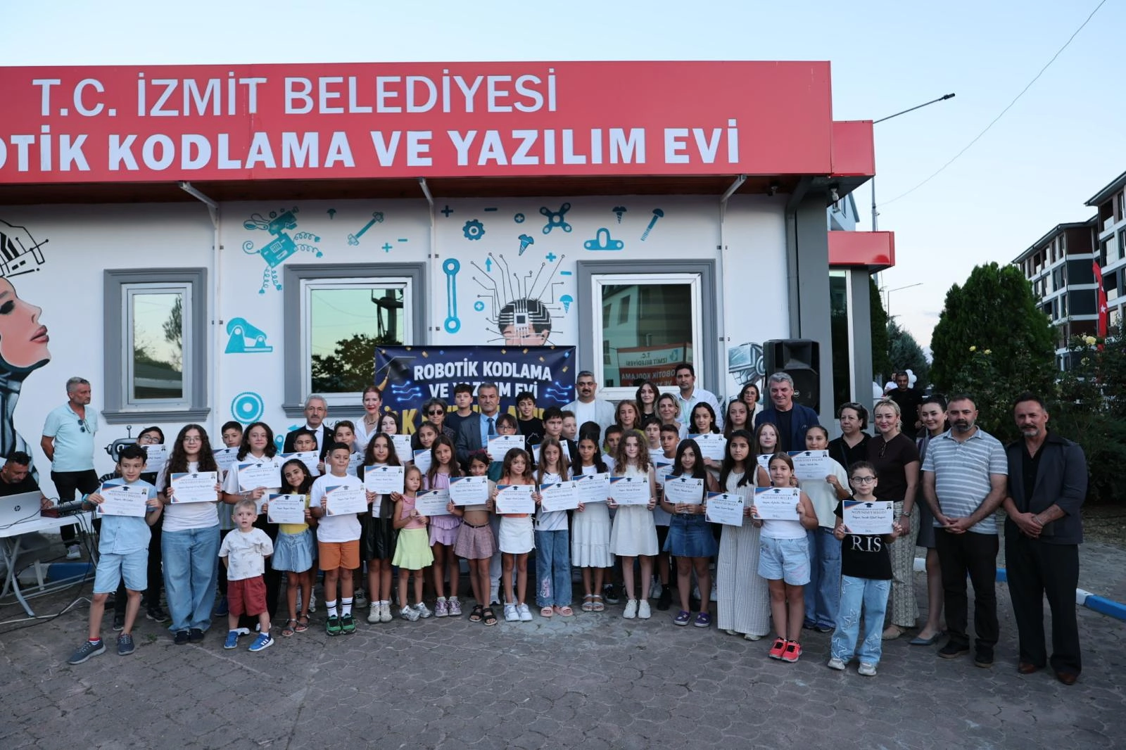 Kocaeli'de Robotik Kodlama ve Yazılım Evi ilk mezunlarını verdi
